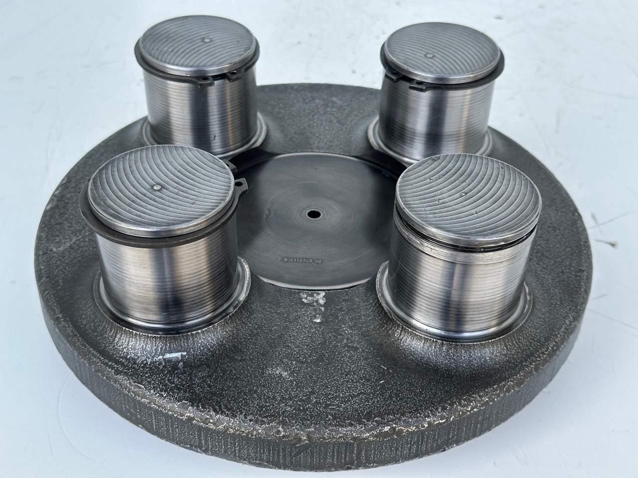 Liebherr Planetenträger ID-Nr.90006116. SAT325/274 - SAT325/294. R936, R940, R946, R950, RZG390. #90006116.FR.40254# - محرك سوينغ - حفار زحاف: صورة 1 Liebherr Planetenträger ID-Nr.90006116. SAT325/274 - SAT325/294. R936, R940, R946, R950, RZG390. #90006116.FR.40254# - محرك سوينغ - حفار زحاف: صورة 1