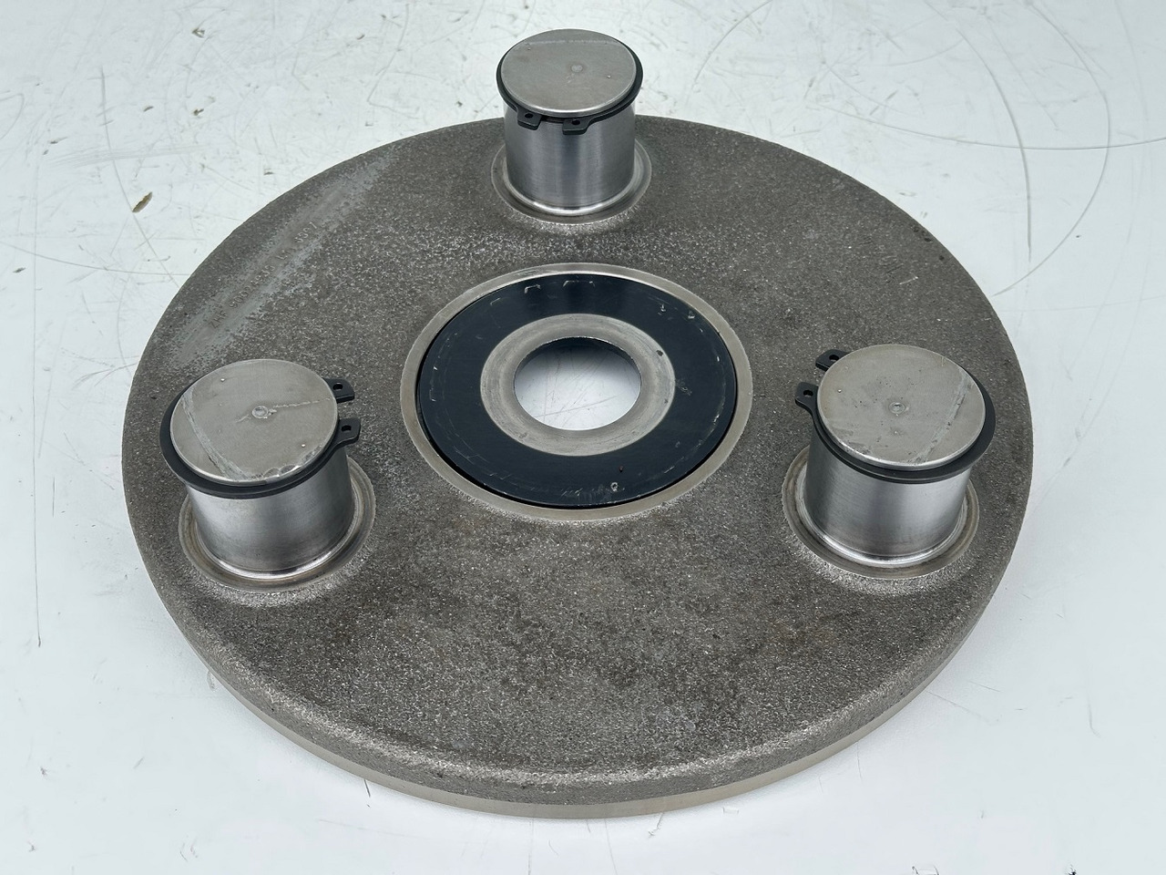 Liebherr Planetenträger ID-Nr.90024938. FAT400P112 -FAT400P130 - FAT400P139. LO1936, LOS926, R926, R928, R930, R934, R936, R940, R944, R946, R950 T. #90024938.L1.6897# - محرك السفر - آلات البناء: صورة 1 Liebherr Planetenträger ID-Nr.90024938. FAT400P112 -FAT400P130 - FAT400P139. LO1936, LOS926, R926, R928, R930, R934, R936, R940, R944, R946, R950 T. #90024938.L1.6897# - محرك السفر - آلات البناء: صورة 1