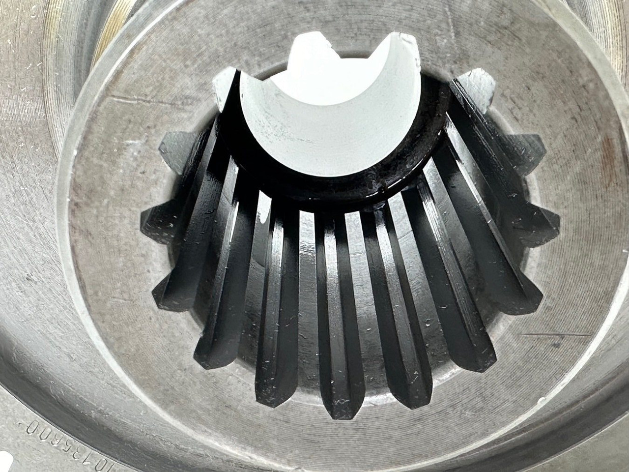 نقل الحركة - آلات البناء Liebherr Stirnrad ID-Nr.10135600. Pumpenverteilergetriebe Typ:PVG450 C 468. PR776-1296. #10135600.02#: صورة 14 نقل الحركة - آلات البناء Liebherr Stirnrad ID-Nr.10135600. Pumpenverteilergetriebe Typ:PVG450 C 468. PR776-1296. #10135600.02#: صورة 14