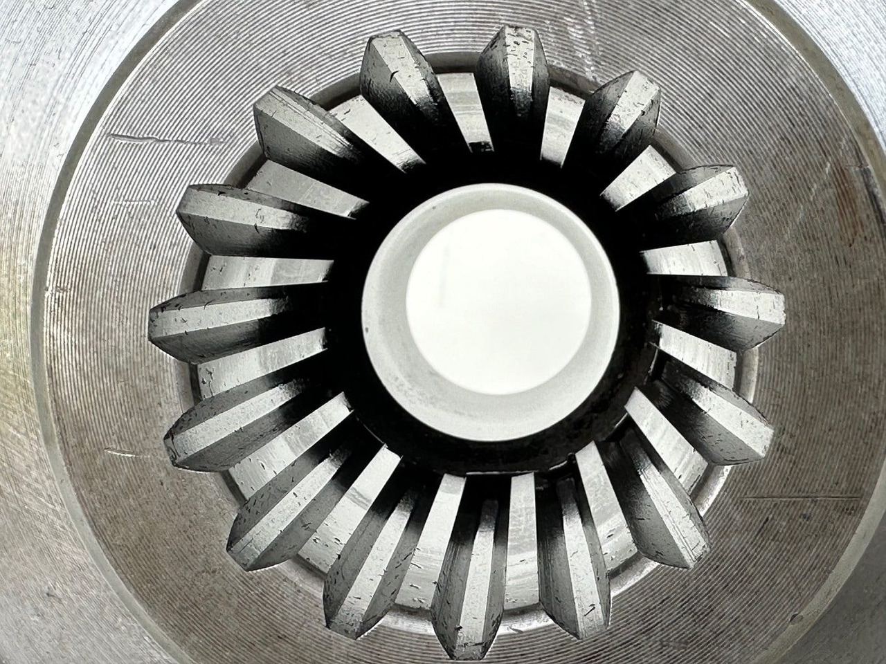 نقل الحركة - آلات البناء Liebherr Stirnrad ID-Nr.10135600. Pumpenverteilergetriebe Typ:PVG450 C 468. PR776-1296. #10135600.02#: صورة 15 نقل الحركة - آلات البناء Liebherr Stirnrad ID-Nr.10135600. Pumpenverteilergetriebe Typ:PVG450 C 468. PR776-1296. #10135600.02#: صورة 15