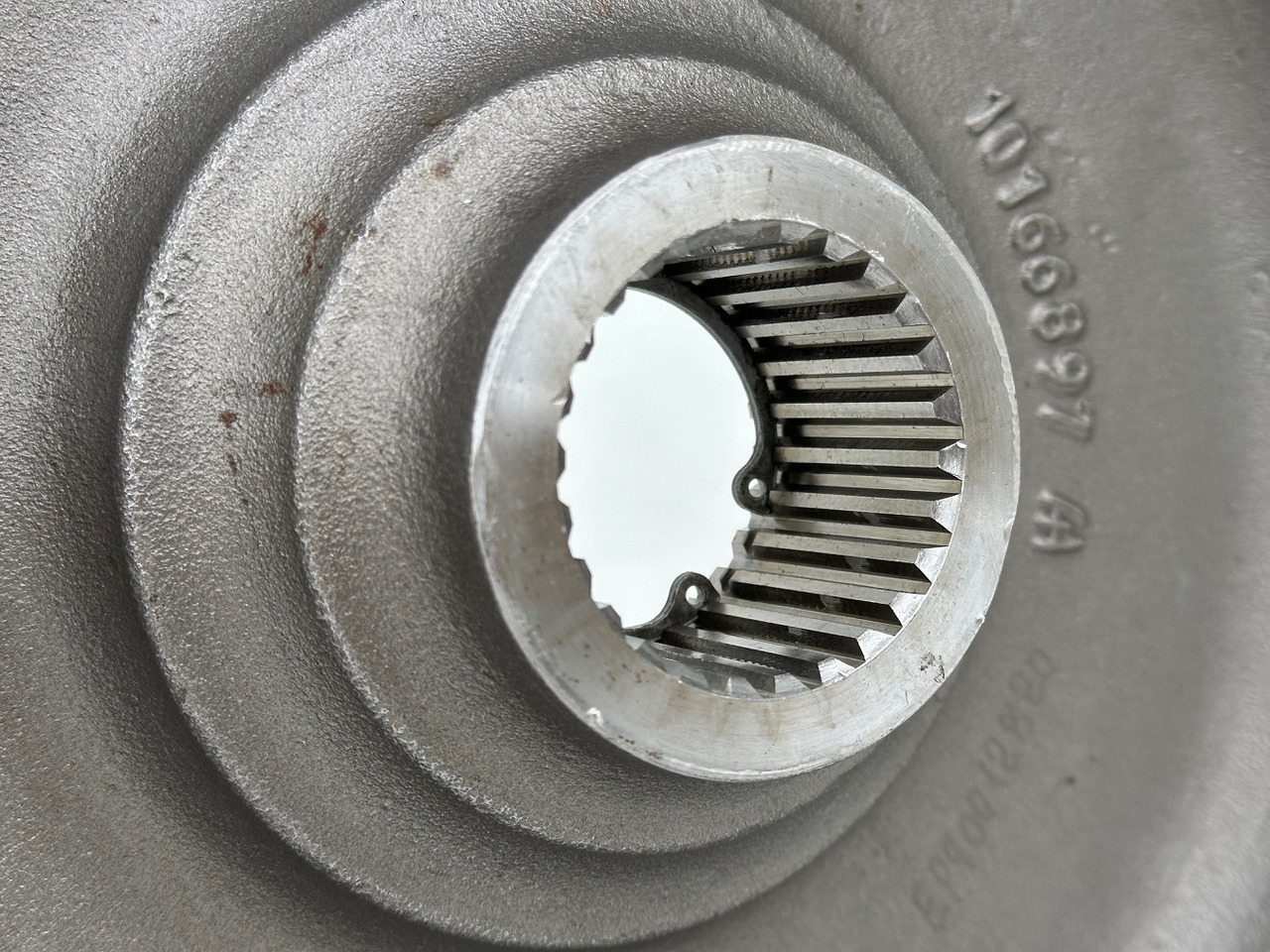 محرك السفر - جرافة Liebherr Stirnrad ID-Nr.90012820. FAT400G546, FAT400F560-2H00, FAT400F432-2H00. LR626-1327, PR71605LGP1823, PR716LGP-1423. PR716XL-1422. #90012820.28.09#: صورة 12 محرك السفر - جرافة Liebherr Stirnrad ID-Nr.90012820. FAT400G546, FAT400F560-2H00, FAT400F432-2H00. LR626-1327, PR71605LGP1823, PR716LGP-1423. PR716XL-1422. #90012820.28.09#: صورة 12