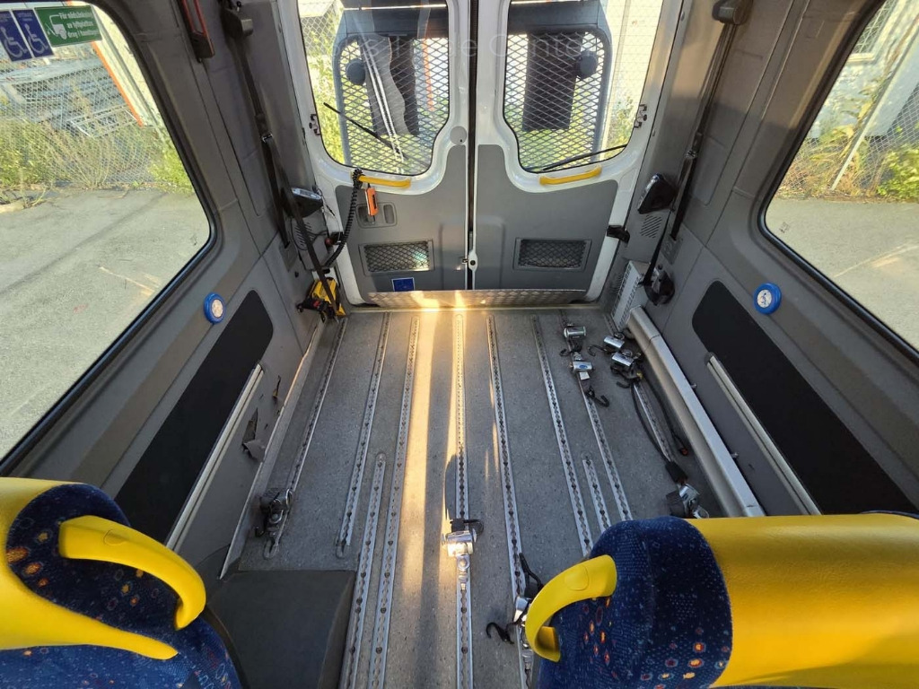 VOLKSWAGEN Crafter 50 LR // 3 units with lift - حافلة صغيرة, ميكروباص: صورة 4 VOLKSWAGEN Crafter 50 LR // 3 units with lift - حافلة صغيرة, ميكروباص: صورة 4