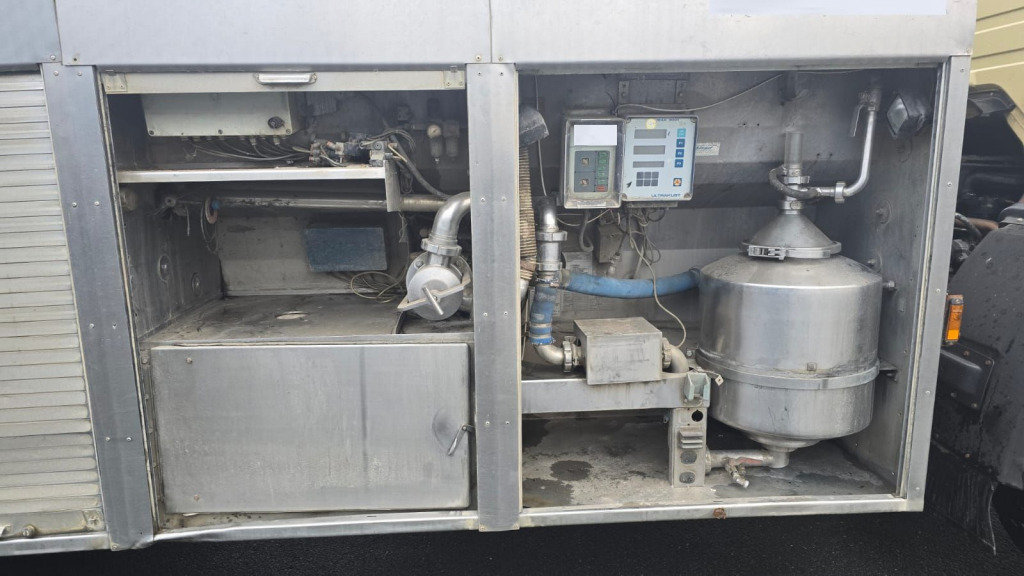 Mercedes Benz 1824 4x2 (Nr. 6217) - شاحنة صهريج: صورة 2 Mercedes Benz 1824 4x2 (Nr. 6217) - شاحنة صهريج: صورة 2