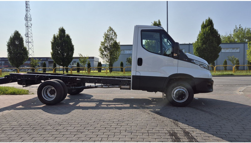 Iveco Daily 70C18 - nowe! - شاحنة هيكل كابينة: صورة 4 Iveco Daily 70C18 - nowe! - شاحنة هيكل كابينة: صورة 4