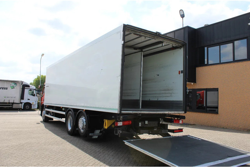 Renault D * WIDE 26 * CARRIER * 6X2 LIFT * - شاحنة الفريزر: صورة 4 Renault D * WIDE 26 * CARRIER * 6X2 LIFT * - شاحنة الفريزر: صورة 4
