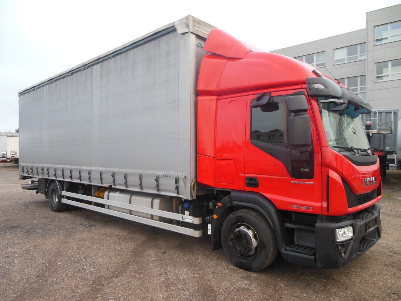 Iveco EUROCARGO ML 160E28, 21 PALETTEN, LBW - شاحنة ستارة: صورة 2 Iveco EUROCARGO ML 160E28, 21 PALETTEN, LBW - شاحنة ستارة: صورة 2