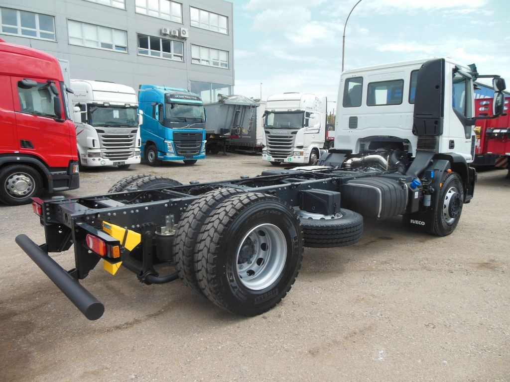 Iveco EUROCARGO ML 180E28/P, PTO - شاحنة هيكل كابينة: صورة 3 Iveco EUROCARGO ML 180E28/P, PTO - شاحنة هيكل كابينة: صورة 3