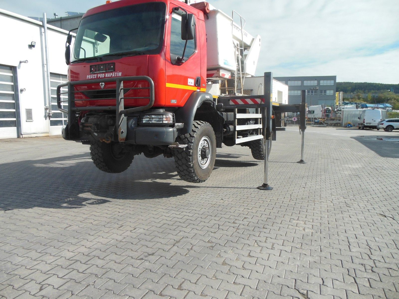 Renault MIDLUM 220.14,4X4,HUBARBEITBÜHNE 16,5M, ISOLIERT - منصة تلسكوبية محمولة على شاحنة: صورة 5 Renault MIDLUM 220.14,4X4,HUBARBEITBÜHNE 16,5M, ISOLIERT - منصة تلسكوبية محمولة على شاحنة: صورة 5