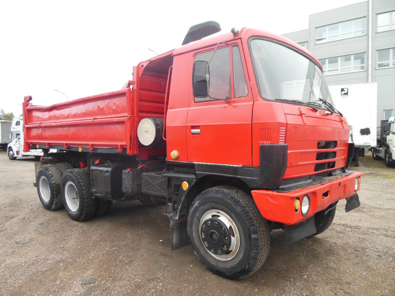 Tatra T 815, 6x6 - شاحنة قلاب: صورة 2 Tatra T 815, 6x6 - شاحنة قلاب: صورة 2