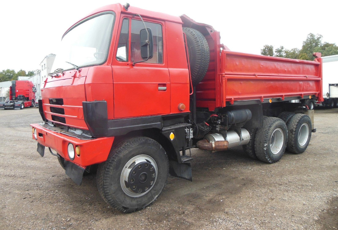 Tatra T 815, 6x6 - شاحنة قلاب: صورة 1 Tatra T 815, 6x6 - شاحنة قلاب: صورة 1