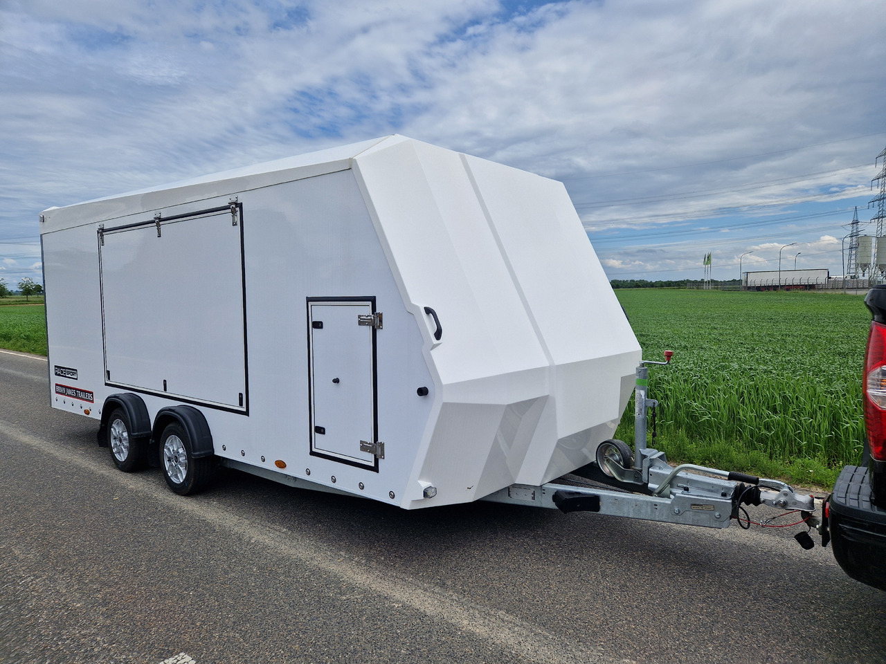 BJT Race Sport Transporter 500x200x175cm Alufelgen 4x12" 2600kg Sonderpreis reduziert - مقطورة صندوق مغلق: صورة 2 BJT Race Sport Transporter 500x200x175cm Alufelgen 4x12" 2600kg Sonderpreis reduziert - مقطورة صندوق مغلق: صورة 2