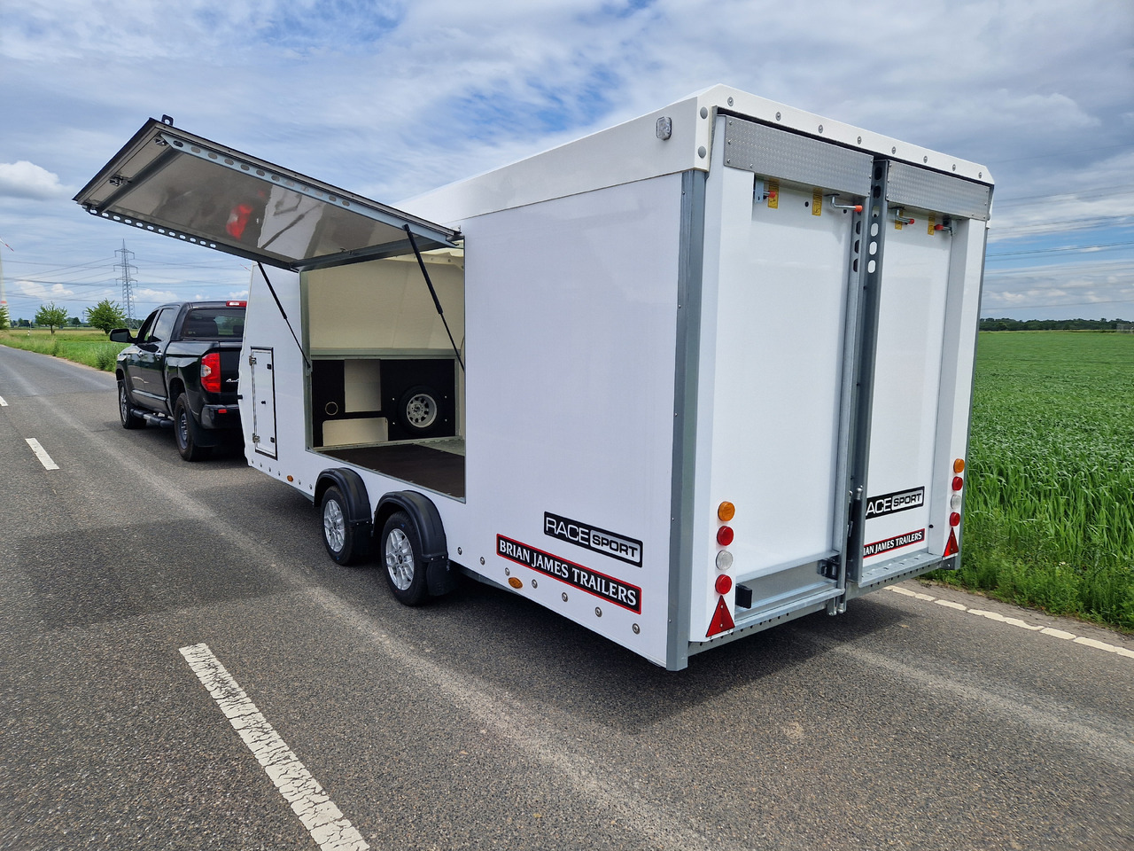 BJT Race Sport Transporter 500x200x175cm Alufelgen 4x12" 2600kg Sonderpreis reduziert - مقطورة صندوق مغلق: صورة 5 BJT Race Sport Transporter 500x200x175cm Alufelgen 4x12" 2600kg Sonderpreis reduziert - مقطورة صندوق مغلق: صورة 5