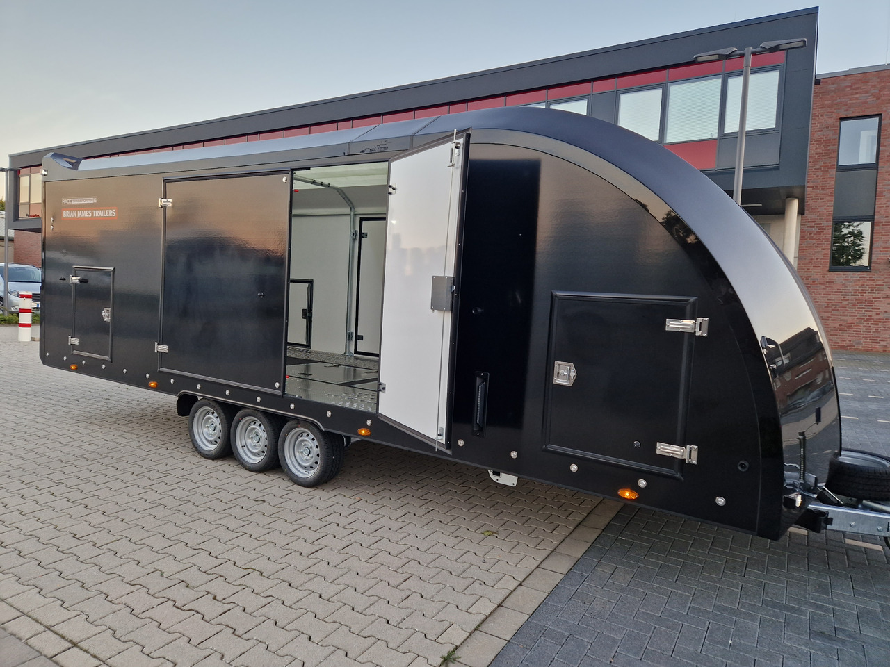 BJT Race Transporter 6 396-3060 650x235x189cm black RFS ASR 13" 3500kg - مقطورة شحن نقل السيارات: صورة 3 BJT Race Transporter 6 396-3060 650x235x189cm black RFS ASR 13" 3500kg - مقطورة شحن نقل السيارات: صورة 3