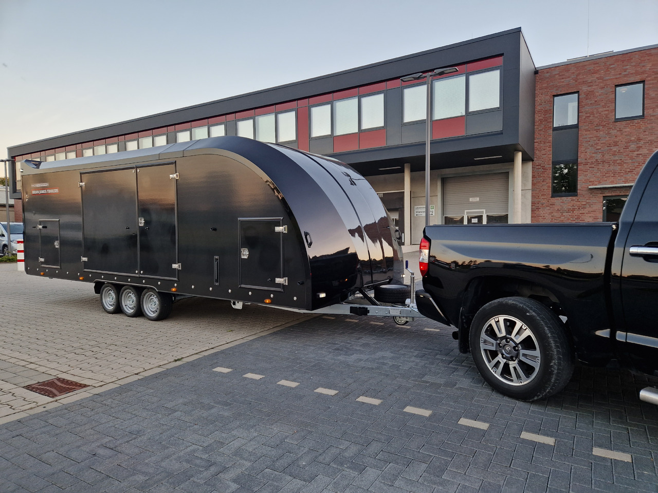 BJT Race Transporter 6 396-3060 650x235x189cm black RFS ASR 13" 3500kg - مقطورة شحن نقل السيارات: صورة 4 BJT Race Transporter 6 396-3060 650x235x189cm black RFS ASR 13" 3500kg - مقطورة شحن نقل السيارات: صورة 4