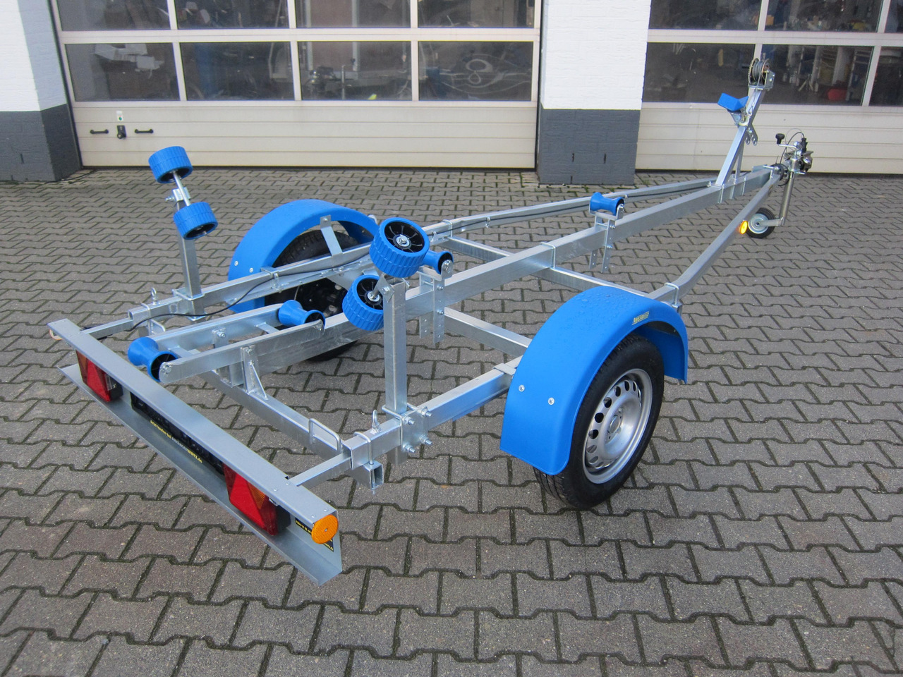 Bootsanhänger Boattrailer Neptun NAVY N7-17 Trailer 750kg mit Winde Winter Online Aktion - مقطورة القارب: صورة 4 Bootsanhänger Boattrailer Neptun NAVY N7-17 Trailer 750kg mit Winde Winter Online Aktion - مقطورة القارب: صورة 4