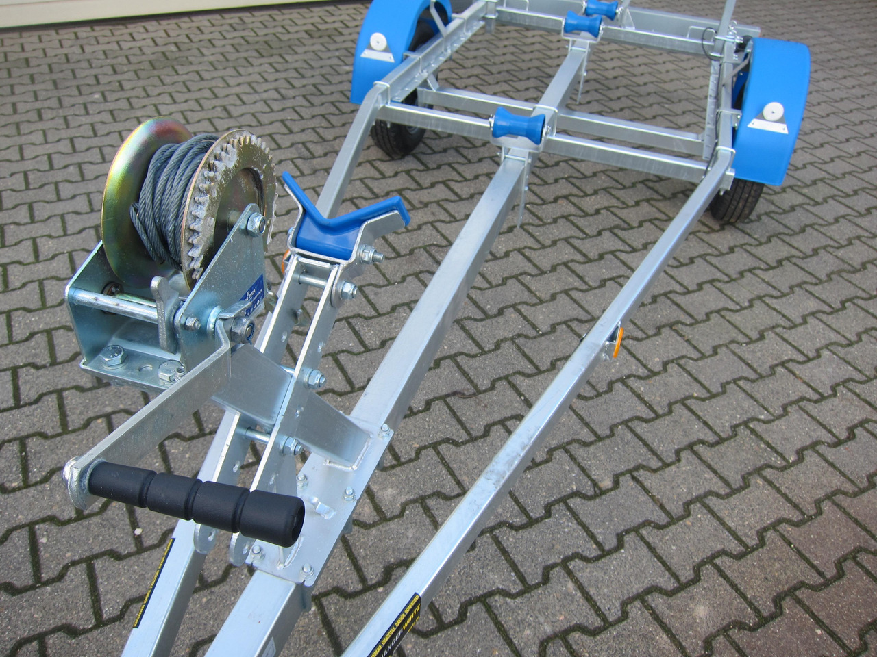 Bootsanhänger Boattrailer Neptun NAVY N7-17 Trailer 750kg mit Winde Winter Online Aktion - مقطورة القارب: صورة 5 Bootsanhänger Boattrailer Neptun NAVY N7-17 Trailer 750kg mit Winde Winter Online Aktion - مقطورة القارب: صورة 5