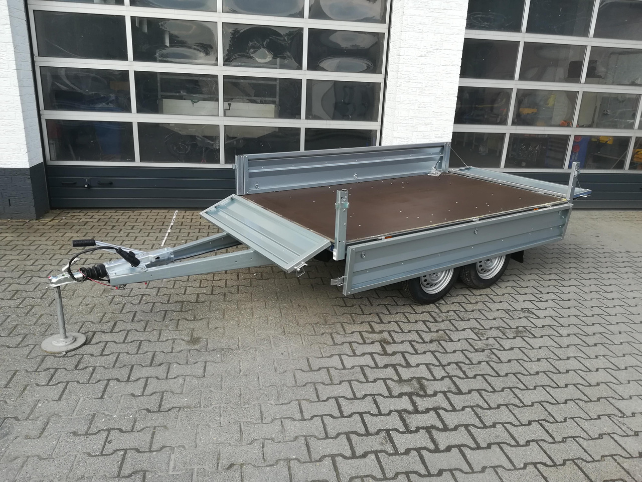 Brenderup 3251 STB 1000 Tandemachse 250x142x35cm (S) 13" 1000kg Januar Aktion - مقطورات مسطحة: صورة 3 Brenderup 3251 STB 1000 Tandemachse 250x142x35cm (S) 13" 1000kg Januar Aktion - مقطورات مسطحة: صورة 3