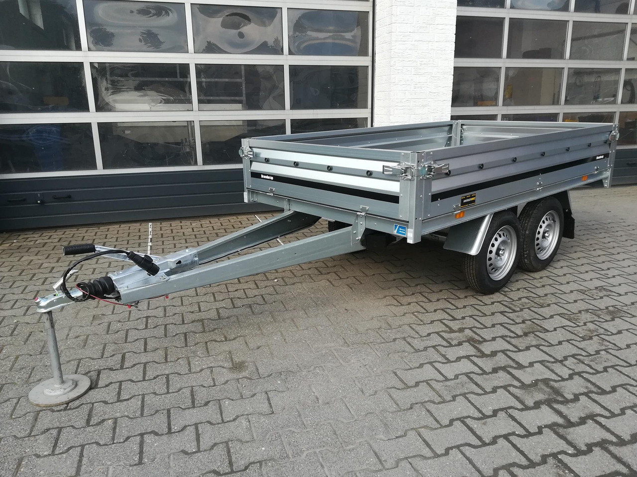 Brenderup 3251 STB 1000 Tandemachse 250x142x35cm (S) 13" 1000kg Januar Aktion - مقطورات مسطحة: صورة 1 Brenderup 3251 STB 1000 Tandemachse 250x142x35cm (S) 13" 1000kg Januar Aktion - مقطورات مسطحة: صورة 1