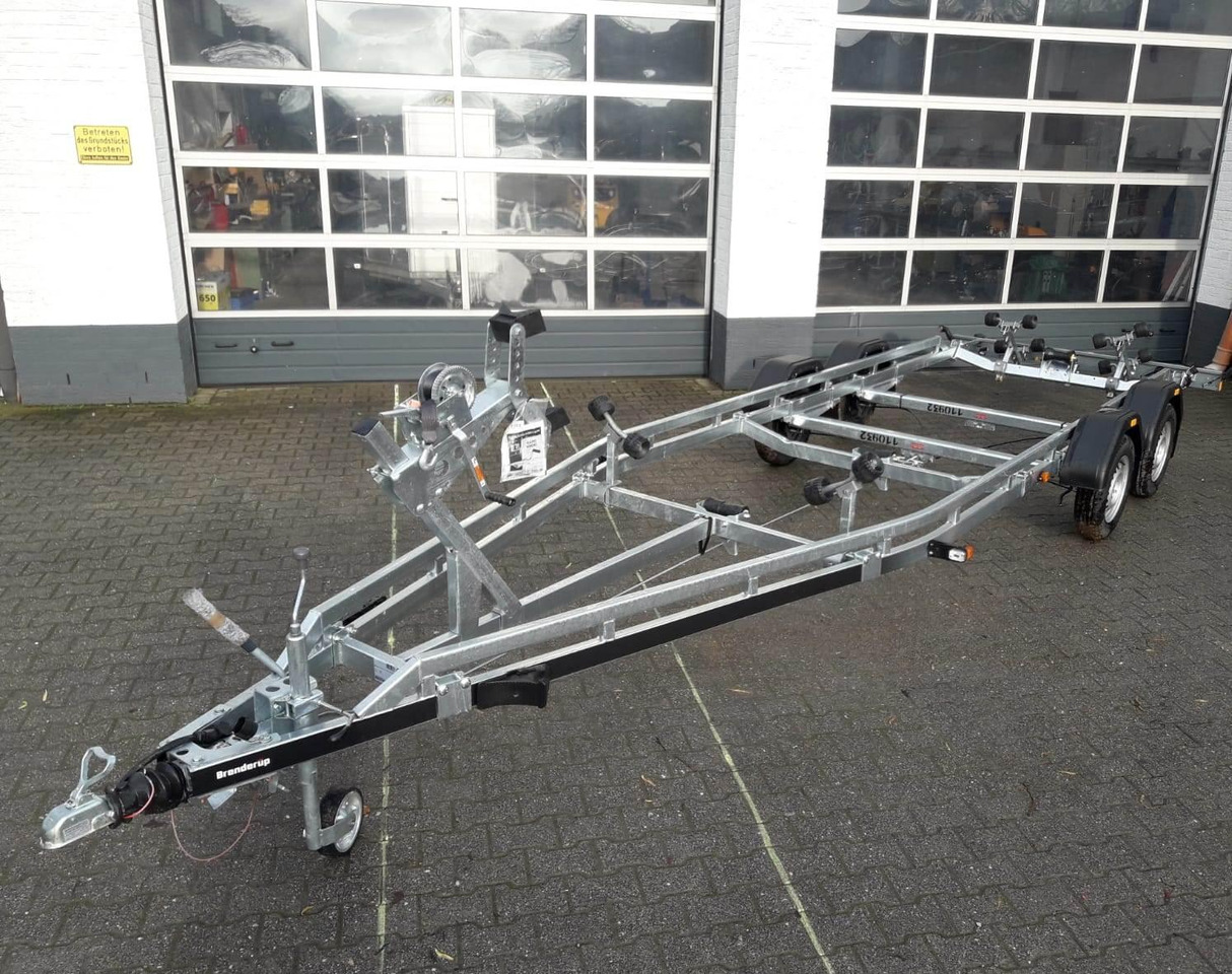 Brenderup Bootstrailer Premium 242000 TB SR 2000 Superrollen Winde Boote bis 650cm 2000kg 312268 - مقطورة القارب: صورة 5 Brenderup Bootstrailer Premium 242000 TB SR 2000 Superrollen Winde Boote bis 650cm 2000kg 312268 - مقطورة القارب: صورة 5