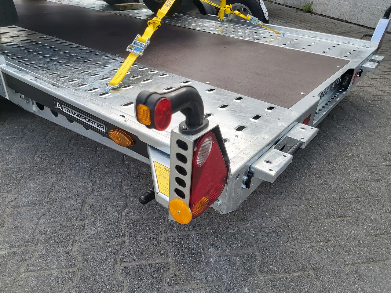 مقطورة شحن نقل السيارات Brian James A4 Transporter 450x200cm black X Rampen 240cm Stützen Alufelgen silver 2600kg: صورة 10 مقطورة شحن نقل السيارات Brian James A4 Transporter 450x200cm black X Rampen 240cm Stützen Alufelgen silver 2600kg: صورة 10