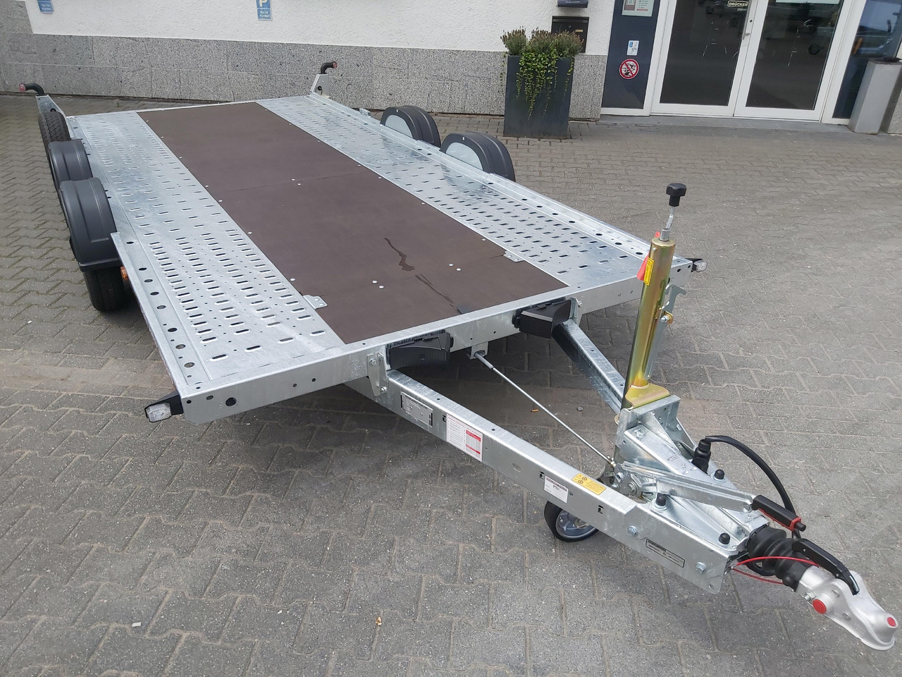 مقطورة شحن نقل السيارات Brian James A4 Transporter 450x200cm black X Rampen 240cm Stützen Alufelgen silver 2600kg: صورة 7 مقطورة شحن نقل السيارات Brian James A4 Transporter 450x200cm black X Rampen 240cm Stützen Alufelgen silver 2600kg: صورة 7