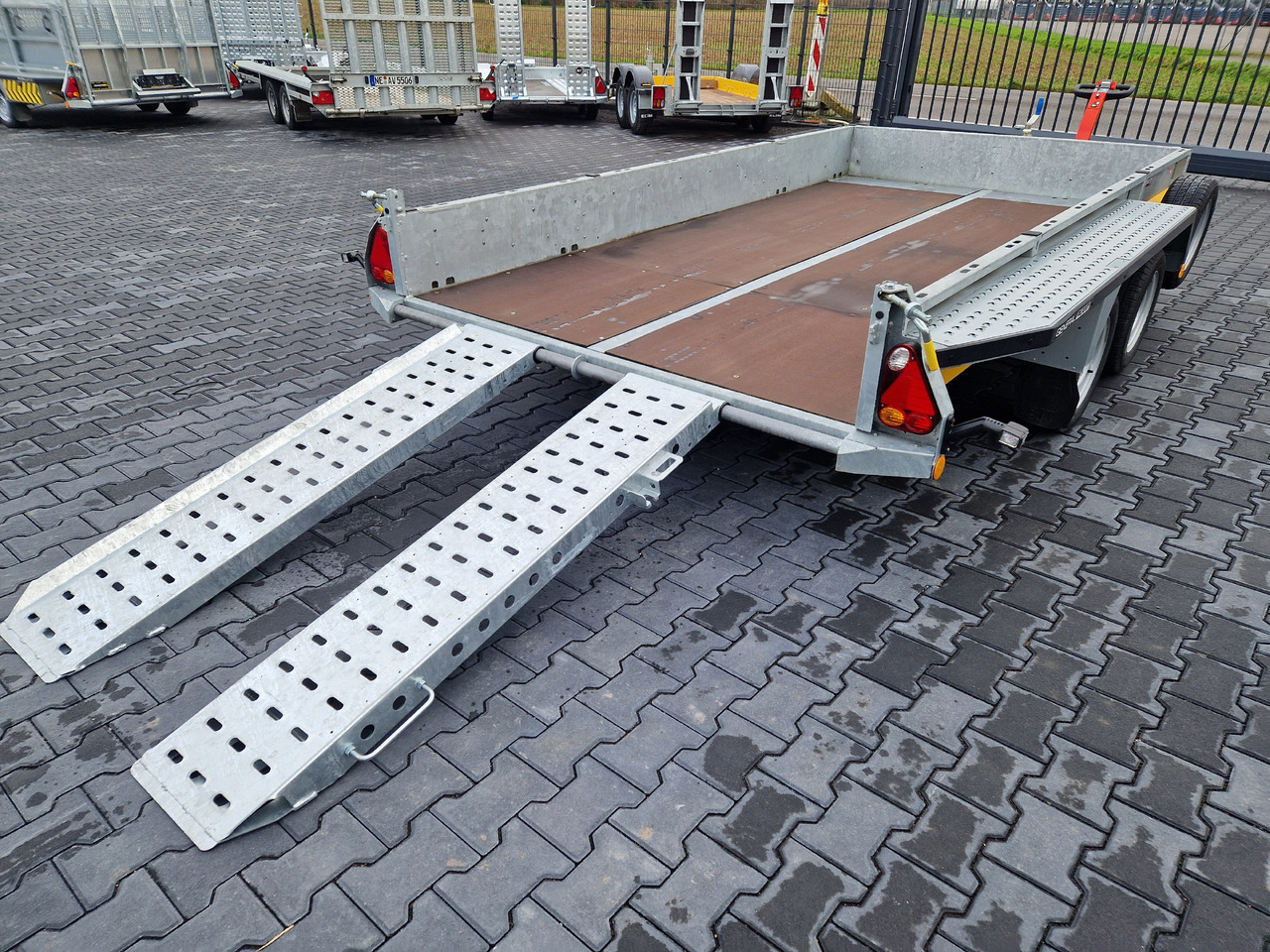 Brian James General Plant 360x185x25cm Auffahrrampen Reserverad (L) 3500kg - مقطورة لنقل المعدات: صورة 5 Brian James General Plant 360x185x25cm Auffahrrampen Reserverad (L) 3500kg - مقطورة لنقل المعدات: صورة 5
