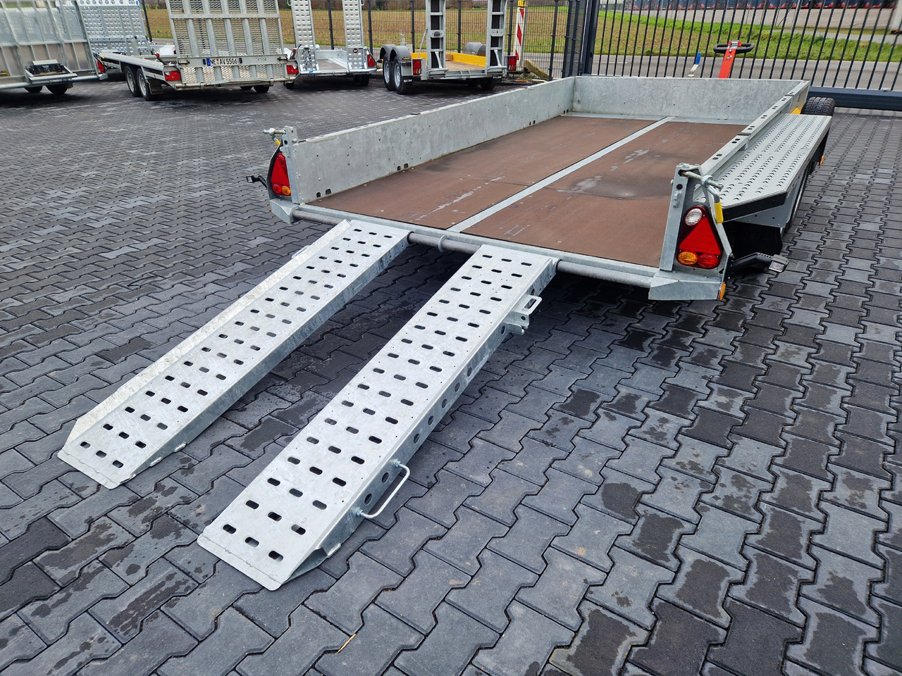 Brian James General Plant 360x185x25cm Auffahrrampen Reserverad (L) 3500kg - مقطورة لنقل المعدات: صورة 3 Brian James General Plant 360x185x25cm Auffahrrampen Reserverad (L) 3500kg - مقطورة لنقل المعدات: صورة 3