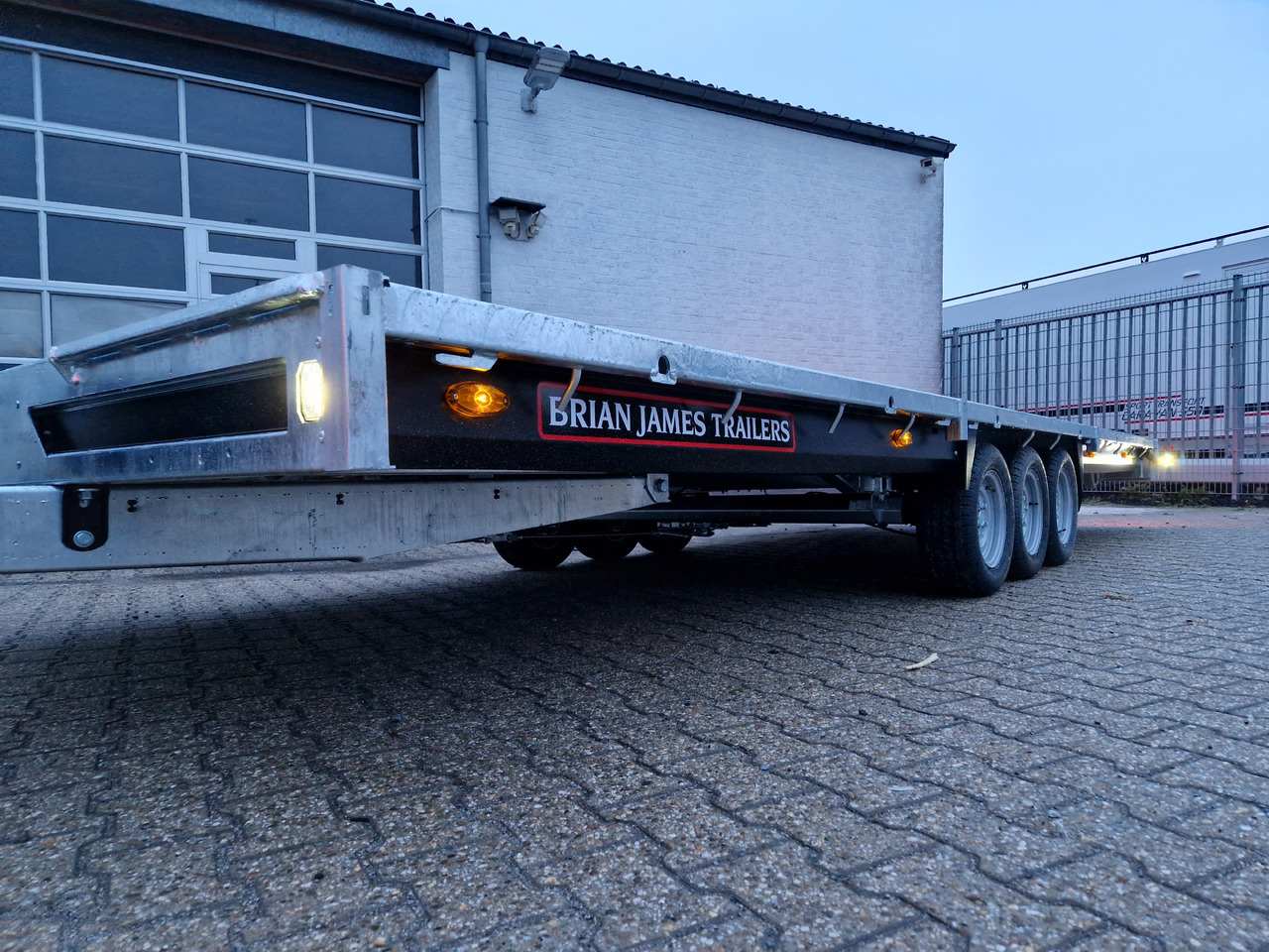 Brian James Trailer Connect 600x243cm plattform blackline Tridem 12" 3500kg Brian James Trailer Connect 600x243cm plattform blackline Tridem 12" 3500kg: صورة 7