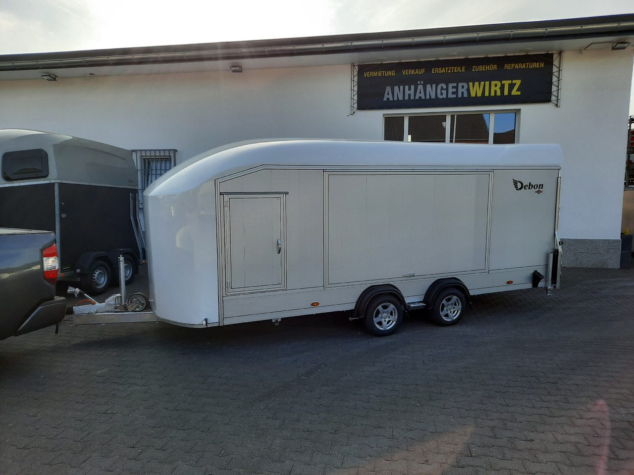 Cargo Roadster 2000 550x220x204cm Poly white Car Edition 3500kg Pullman Vollausstattung - مقطورة دراجة نارية: صورة 2 Cargo Roadster 2000 550x220x204cm Poly white Car Edition 3500kg Pullman Vollausstattung - مقطورة دراجة نارية: صورة 2