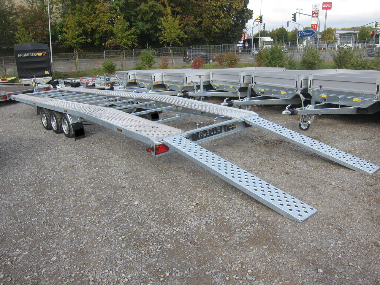 Cartrailer 3500 easyload knicklader 805x205cm Tridem 13" 3500kg für 2 PKW - مقطورة شحن نقل السيارات: صورة 2 Cartrailer 3500 easyload knicklader 805x205cm Tridem 13" 3500kg für 2 PKW - مقطورة شحن نقل السيارات: صورة 2