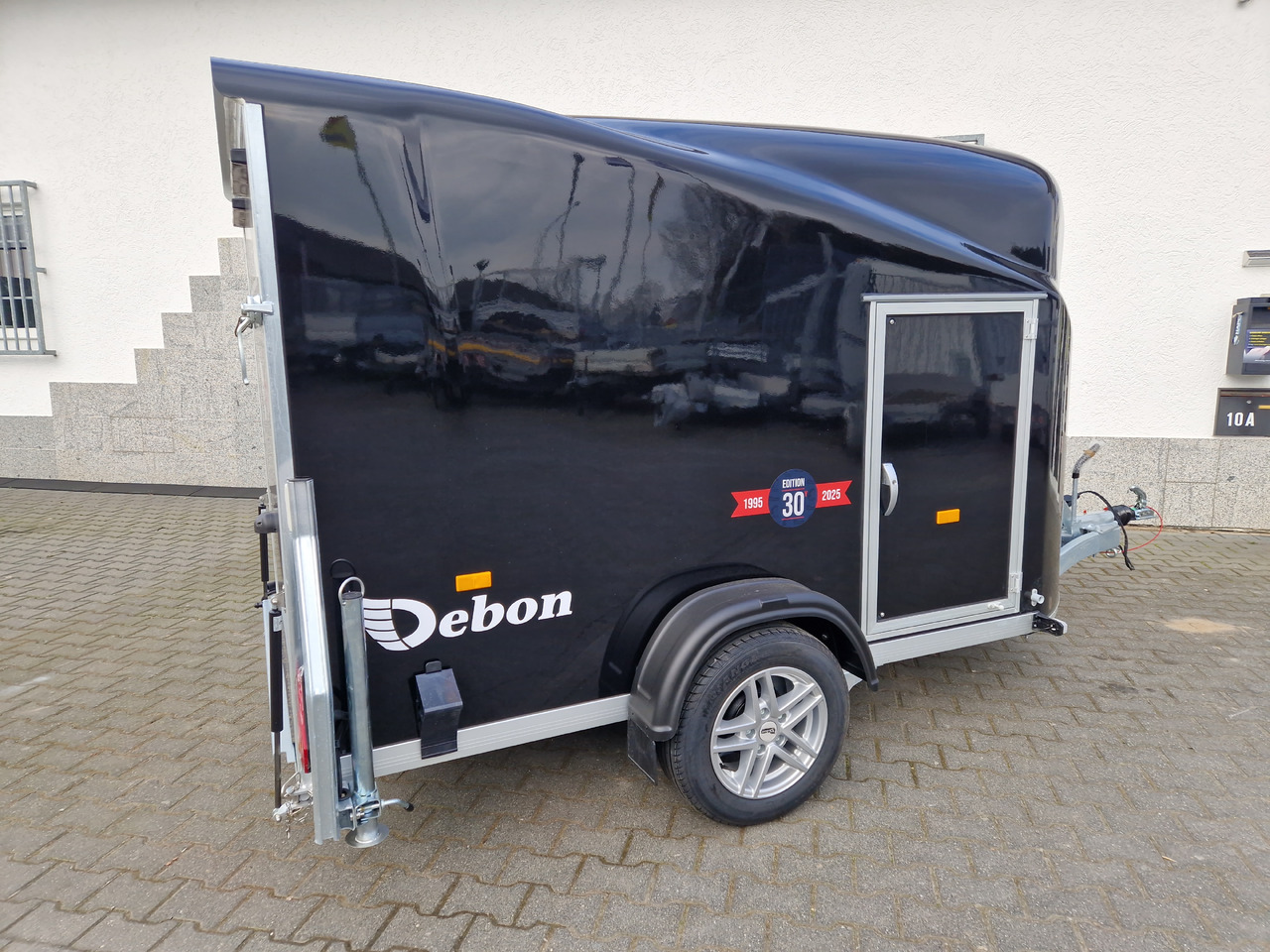 Debon Cargo 1300 300x152x168cm black Seitentür Alufelgen silver Pullman II 100km/H 1300kg Modell 25 - مقطورة سيارة: صورة 5 Debon Cargo 1300 300x152x168cm black Seitentür Alufelgen silver Pullman II 100km/H 1300kg Modell 25 - مقطورة سيارة: صورة 5