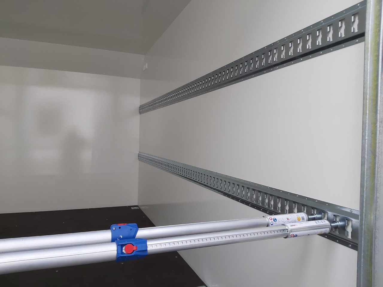 مقطورة صندوق مغلق Hochlader Koffer TFSP 360T.00 360x200x210cm aero Zurrsystem IL (L) 2700kg 100km/H: صورة 9