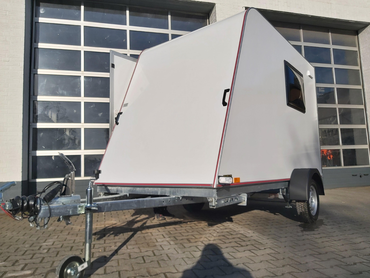 كرفان سحب Kargo Camp TFS S Midi+ 320x150x180cm aero Seitentür Rampe Fenster+ 230V 12V 750kg Bremse 100km/H: صورة 12 كرفان سحب Kargo Camp TFS S Midi+ 320x150x180cm aero Seitentür Rampe Fenster+ 230V 12V 750kg Bremse 100km/H: صورة 12