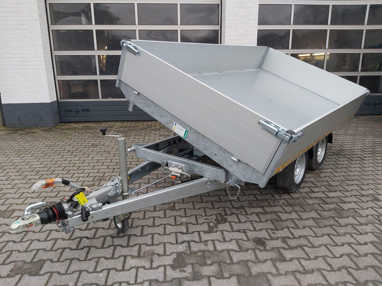 Kipper 330x180x40cm Elektrisch+Notpumpe Profi Rahmen+ (L) 3500kg Abverkauf 2te Wahl - مقطورة قلاب: صورة 1 Kipper 330x180x40cm Elektrisch+Notpumpe Profi Rahmen+ (L) 3500kg Abverkauf 2te Wahl - مقطورة قلاب: صورة 1