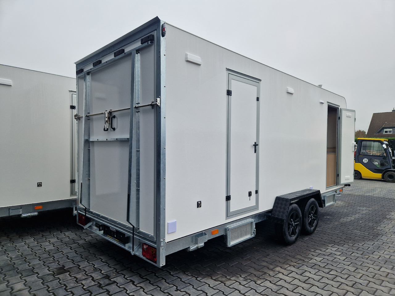 Koffer Sport Camp TFS 550.01 550x200x210cm Laderaum ST & Wohnabteil 2700kg - كرفان سحب: صورة 4 Koffer Sport Camp TFS 550.01 550x200x210cm Laderaum ST & Wohnabteil 2700kg - كرفان سحب: صورة 4