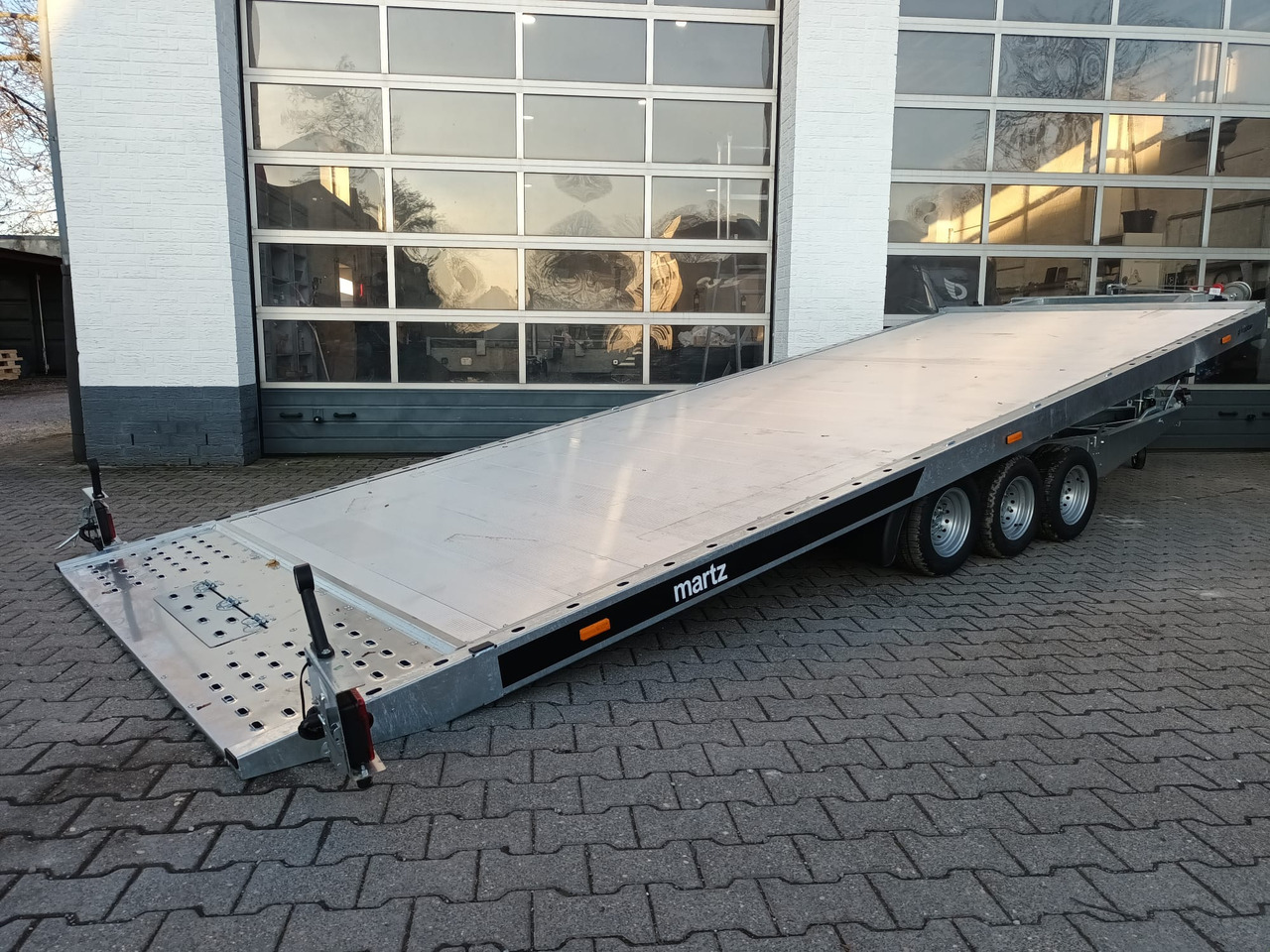Martz Cartrailer GT KIPP 580/3 3,5T 580x215cm Profi Aluboden Winde Tridem 10" 3500kg 100 km/H - مقطورة شحن نقل السيارات: صورة 1 Martz Cartrailer GT KIPP 580/3 3,5T 580x215cm Profi Aluboden Winde Tridem 10" 3500kg 100 km/H - مقطورة شحن نقل السيارات: صورة 1