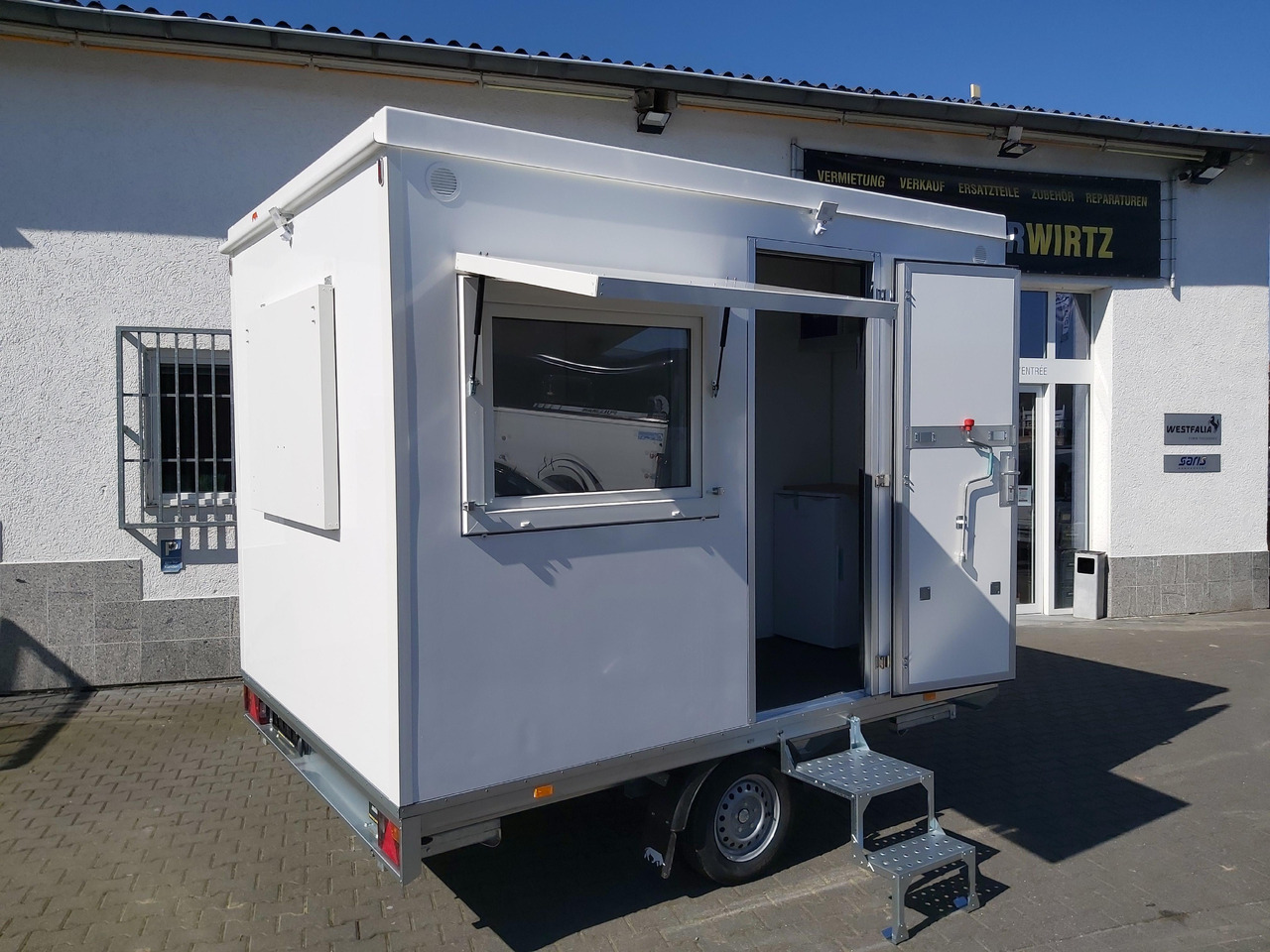 Mobiles Büro 310x220x220cm Tür + 3 Fenster + WC Raum (M) 1200kg - مقطورة بيع ( الأغذية): صورة 3 Mobiles Büro 310x220x220cm Tür + 3 Fenster + WC Raum (M) 1200kg - مقطورة بيع ( الأغذية): صورة 3