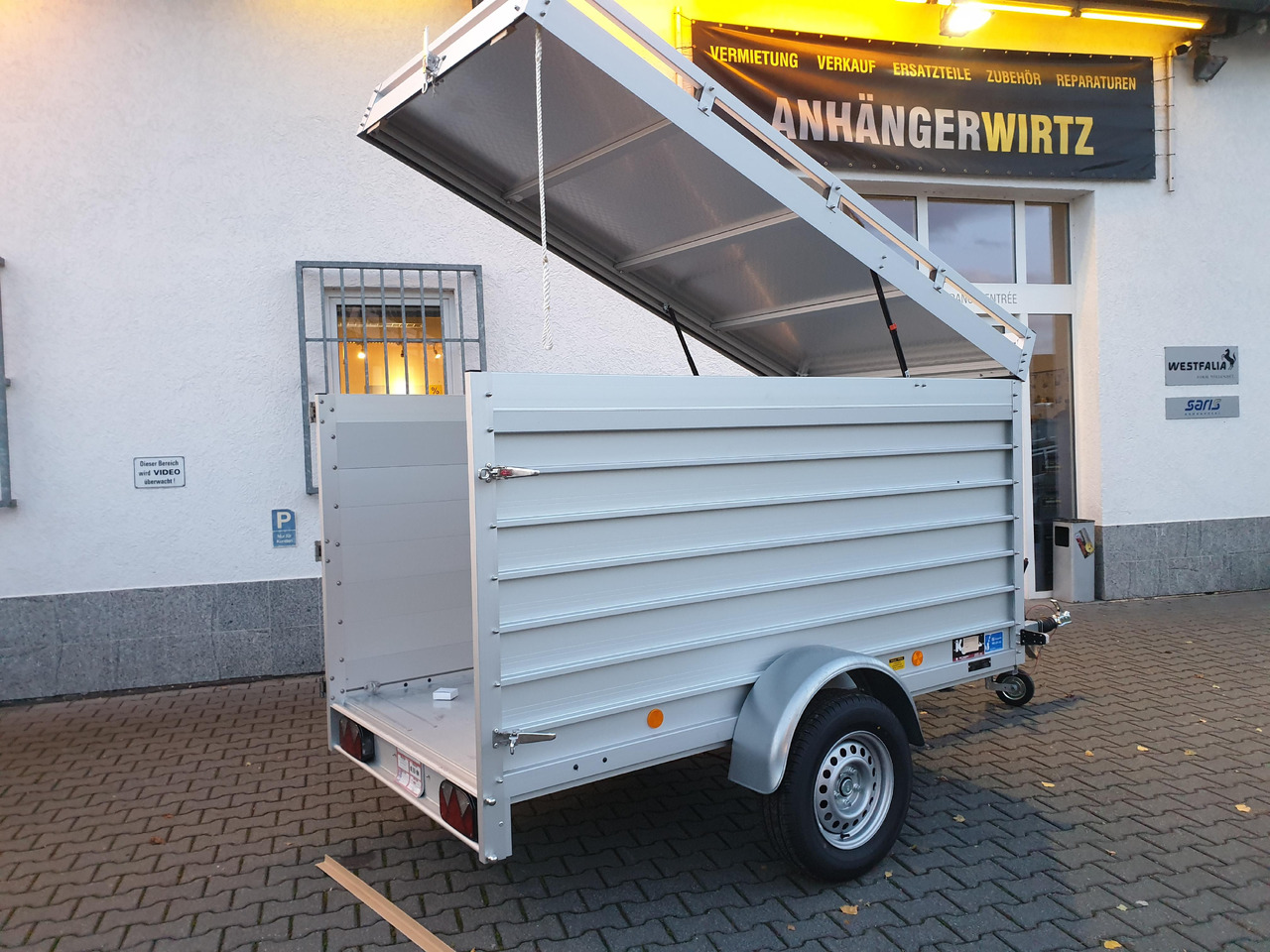 PKW Anhänger Koch Aluline 4.13 Deckel Hecktür Aluboden DV 250x125x125cm 1300kg 100 km/H Modell 23 - مقطورة صندوق مغلق: صورة 3 PKW Anhänger Koch Aluline 4.13 Deckel Hecktür Aluboden DV 250x125x125cm 1300kg 100 km/H Modell 23 - مقطورة صندوق مغلق: صورة 3