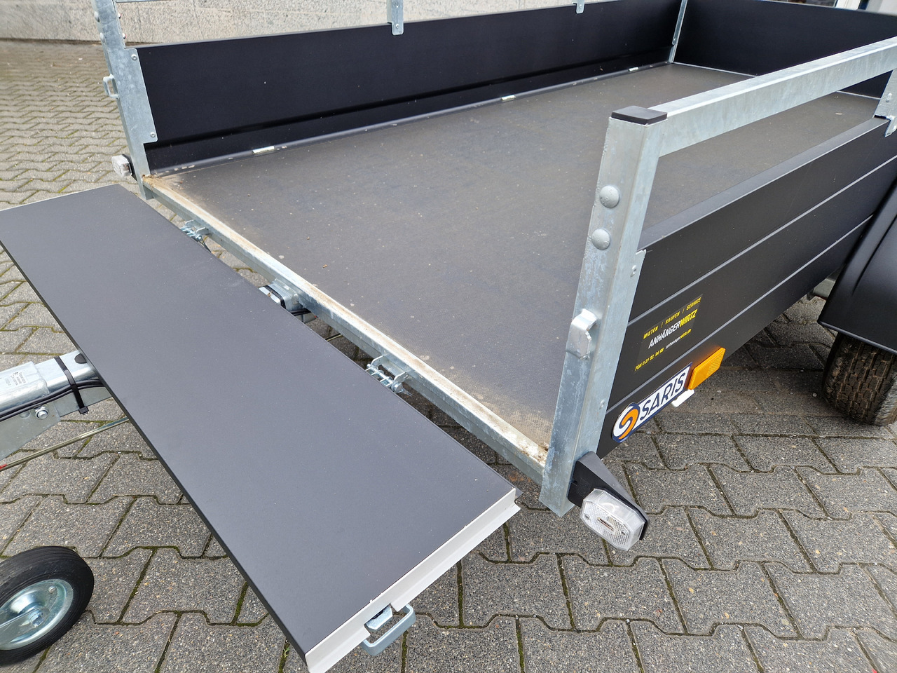 Saris Anhänger DV135 McAlu Pro MP 255x133x44cm black klappbare Vorderwand 1350kg - مقطورة سيارة: صورة 4 Saris Anhänger DV135 McAlu Pro MP 255x133x44cm black klappbare Vorderwand 1350kg - مقطورة سيارة: صورة 4