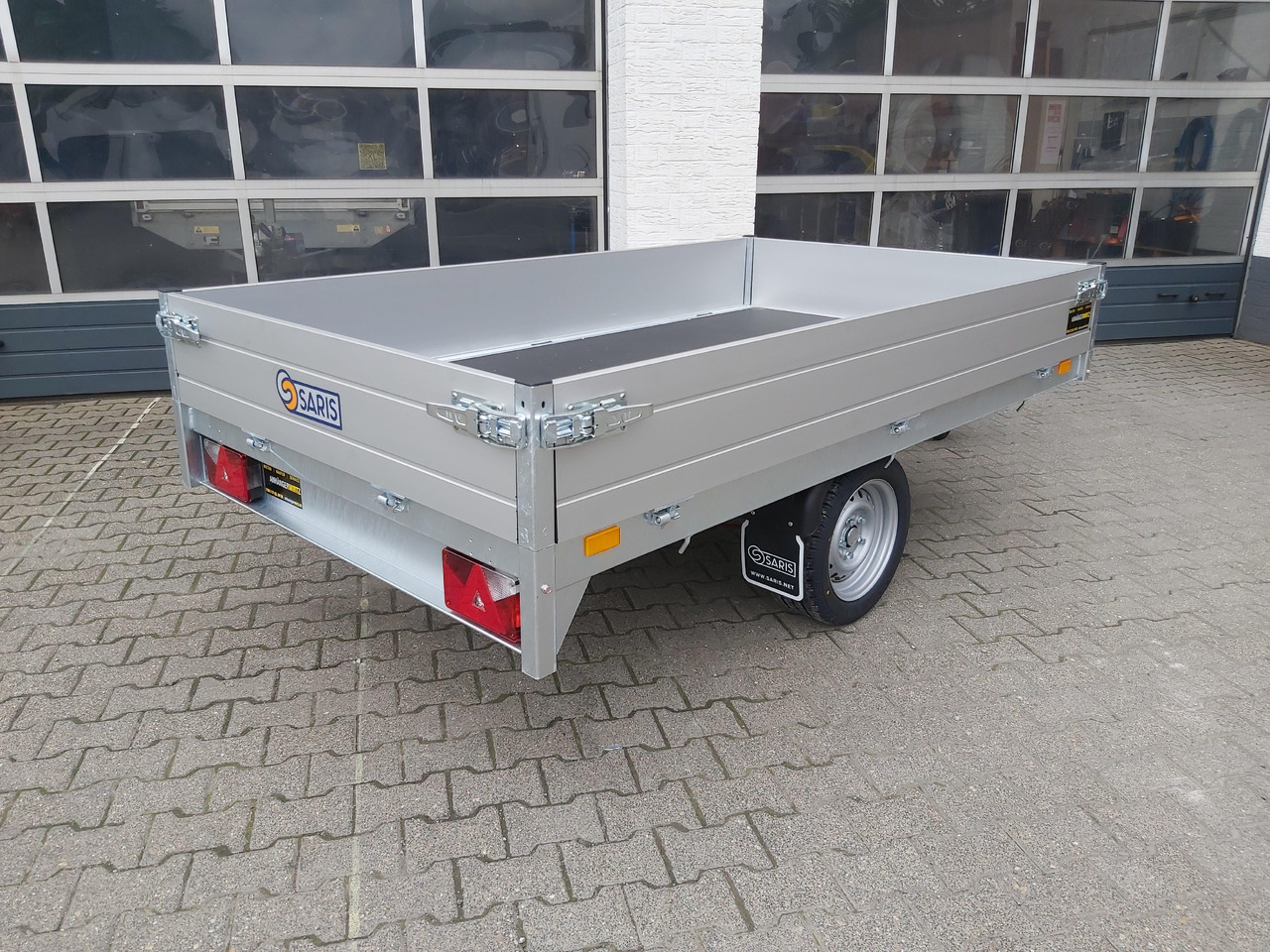 Saris PL 256 150 1500 1 256x150x30cm 13" 1500kg Modell 2024 - مقطورة سيارة: صورة 5 Saris PL 256 150 1500 1 256x150x30cm 13" 1500kg Modell 2024 - مقطورة سيارة: صورة 5