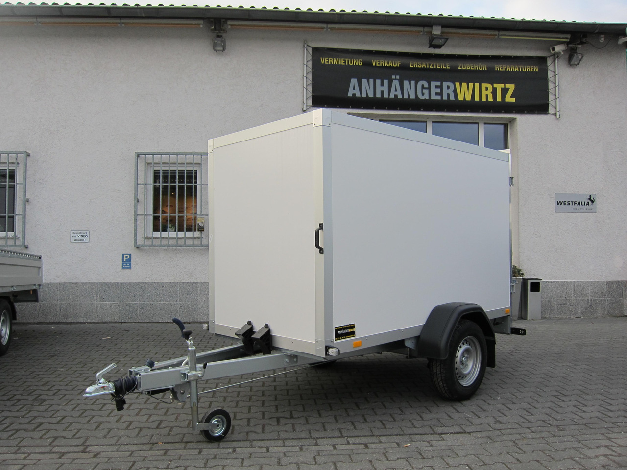 WM Meyer Koffer AZ 1325/126 S30 251x126x150cm (S) 1300kg Modell 2024 Januar Aktion - مقطورة صندوق مغلق: صورة 1 WM Meyer Koffer AZ 1325/126 S30 251x126x150cm (S) 1300kg Modell 2024 Januar Aktion - مقطورة صندوق مغلق: صورة 1