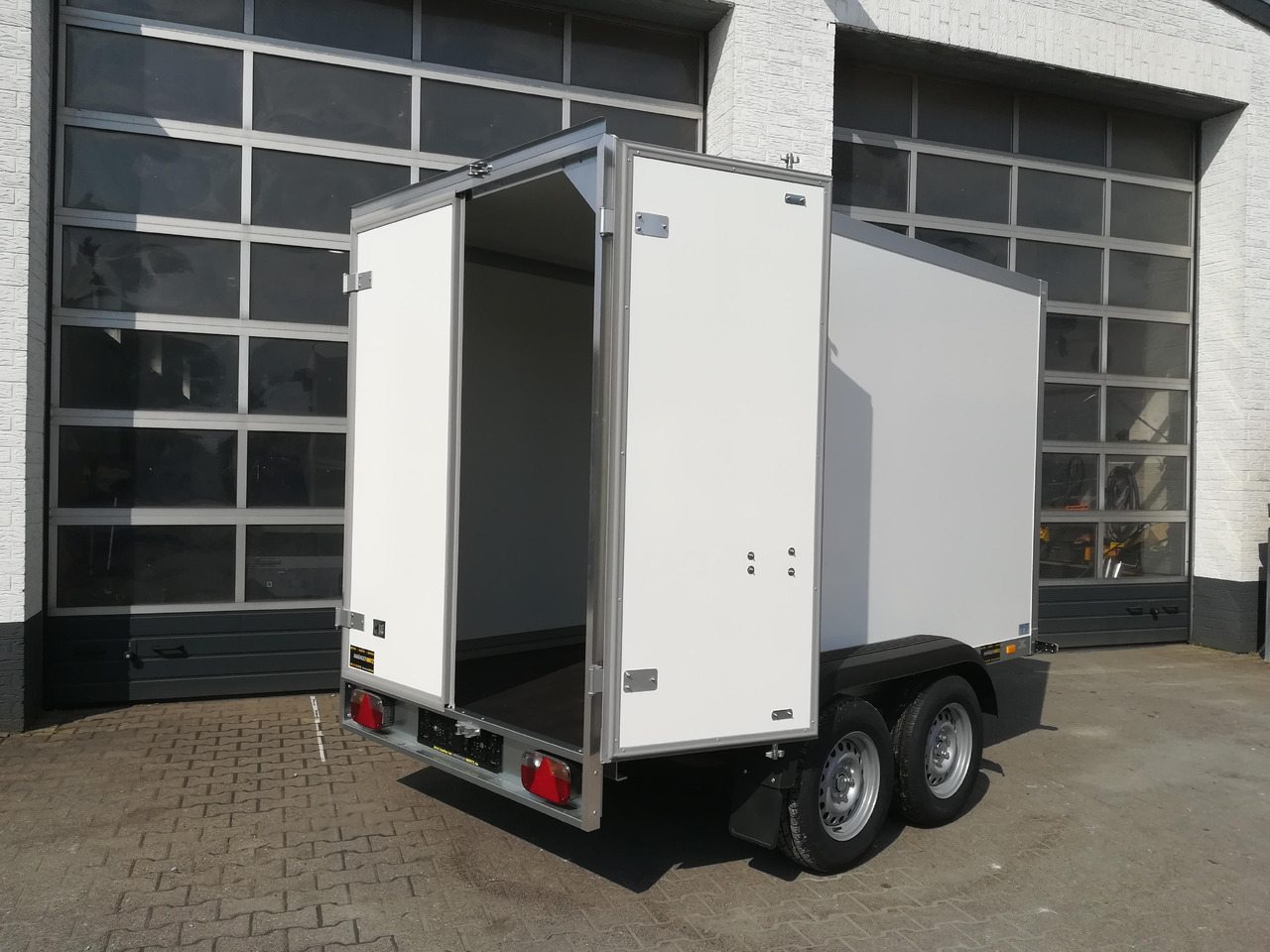 WM Meyer Koffer AZ 2730/151 S30 301x151x185cm (M) 2700kg Januar Aktion - مقطورة صندوق مغلق: صورة 4 WM Meyer Koffer AZ 2730/151 S30 301x151x185cm (M) 2700kg Januar Aktion - مقطورة صندوق مغلق: صورة 4