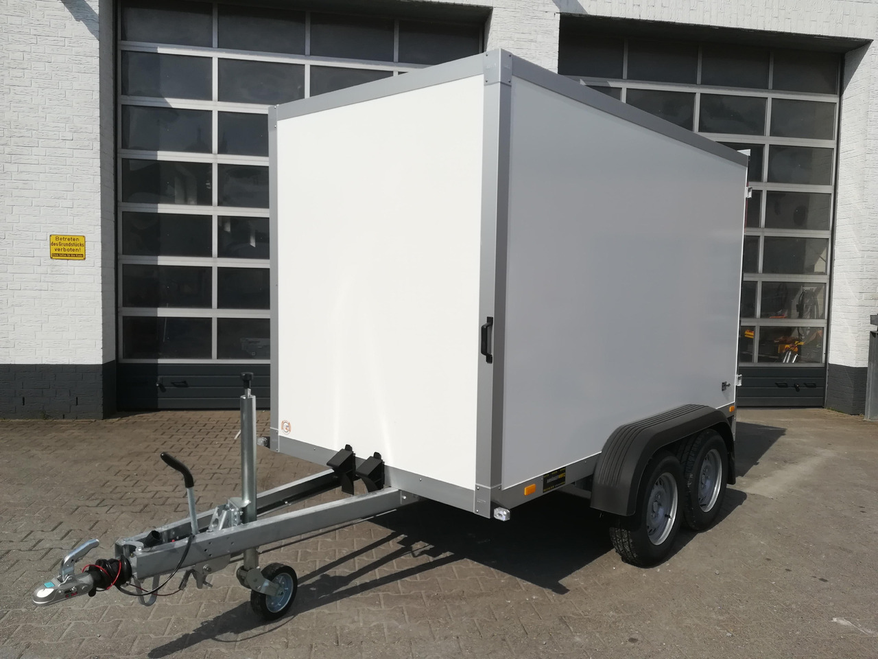 WM Meyer Koffer AZ 2730/151 S30 301x151x185cm (M) 2700kg Januar Aktion - مقطورة صندوق مغلق: صورة 1 WM Meyer Koffer AZ 2730/151 S30 301x151x185cm (M) 2700kg Januar Aktion - مقطورة صندوق مغلق: صورة 1