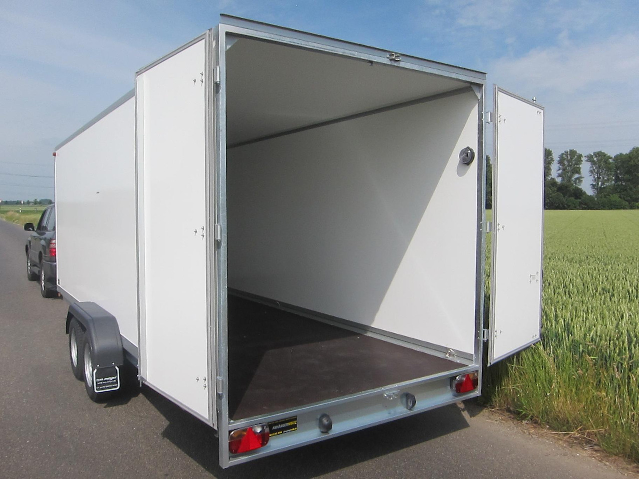 WM Meyer Kofferanhänger AZ 3560/200 S40 601x200x205cm 3500kg preorder Aktion - مقطورة صندوق مغلق: صورة 5 WM Meyer Kofferanhänger AZ 3560/200 S40 601x200x205cm 3500kg preorder Aktion - مقطورة صندوق مغلق: صورة 5