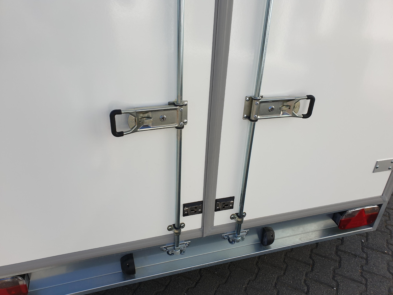 WM Meyer Kofferanhänger AZ 3560/200 S40 601x200x205cm Seitentür Profiline 3500kg Modell 2023 - مقطورة صندوق مغلق: صورة 5 WM Meyer Kofferanhänger AZ 3560/200 S40 601x200x205cm Seitentür Profiline 3500kg Modell 2023 - مقطورة صندوق مغلق: صورة 5
