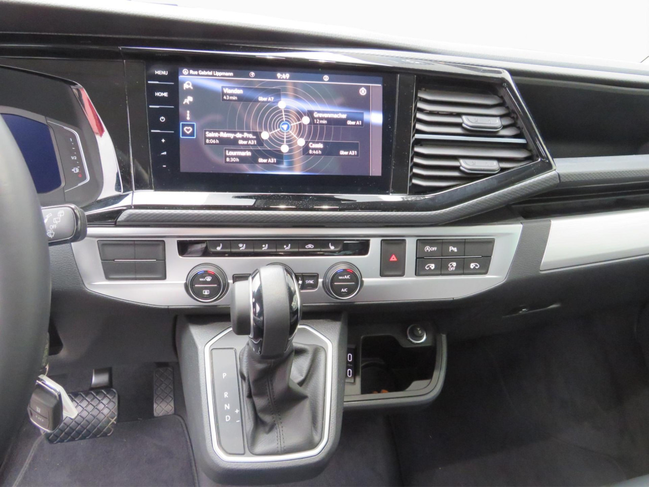 VOLKSWAGEN T6.1 Multivan Comfortline Edition Court Bluetooth - سيارة: صورة 4 VOLKSWAGEN T6.1 Multivan Comfortline Edition Court Bluetooth - سيارة: صورة 4