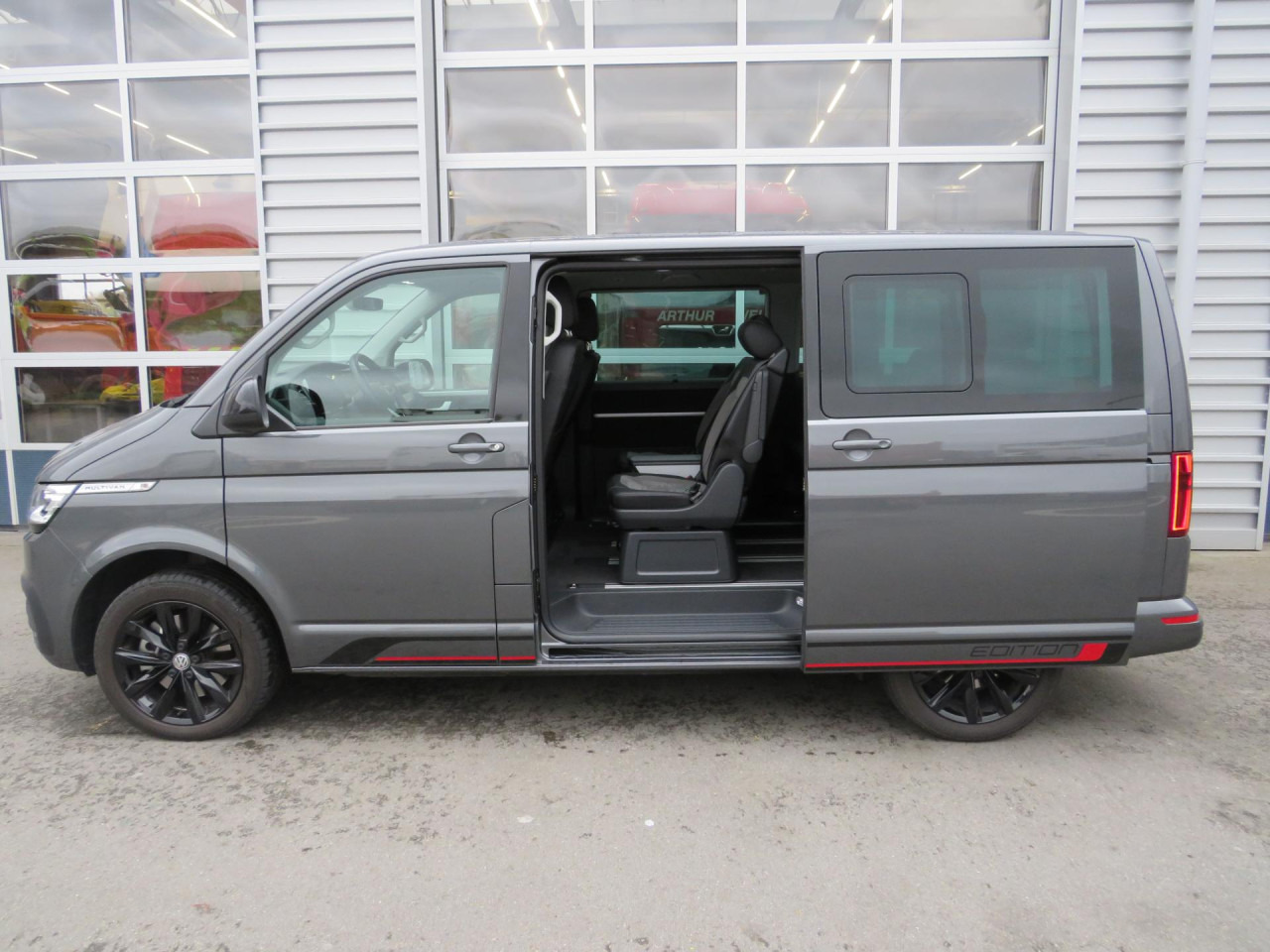 VOLKSWAGEN T6.1 Multivan Comfortline Edition Court Bluetooth - سيارة: صورة 5 VOLKSWAGEN T6.1 Multivan Comfortline Edition Court Bluetooth - سيارة: صورة 5