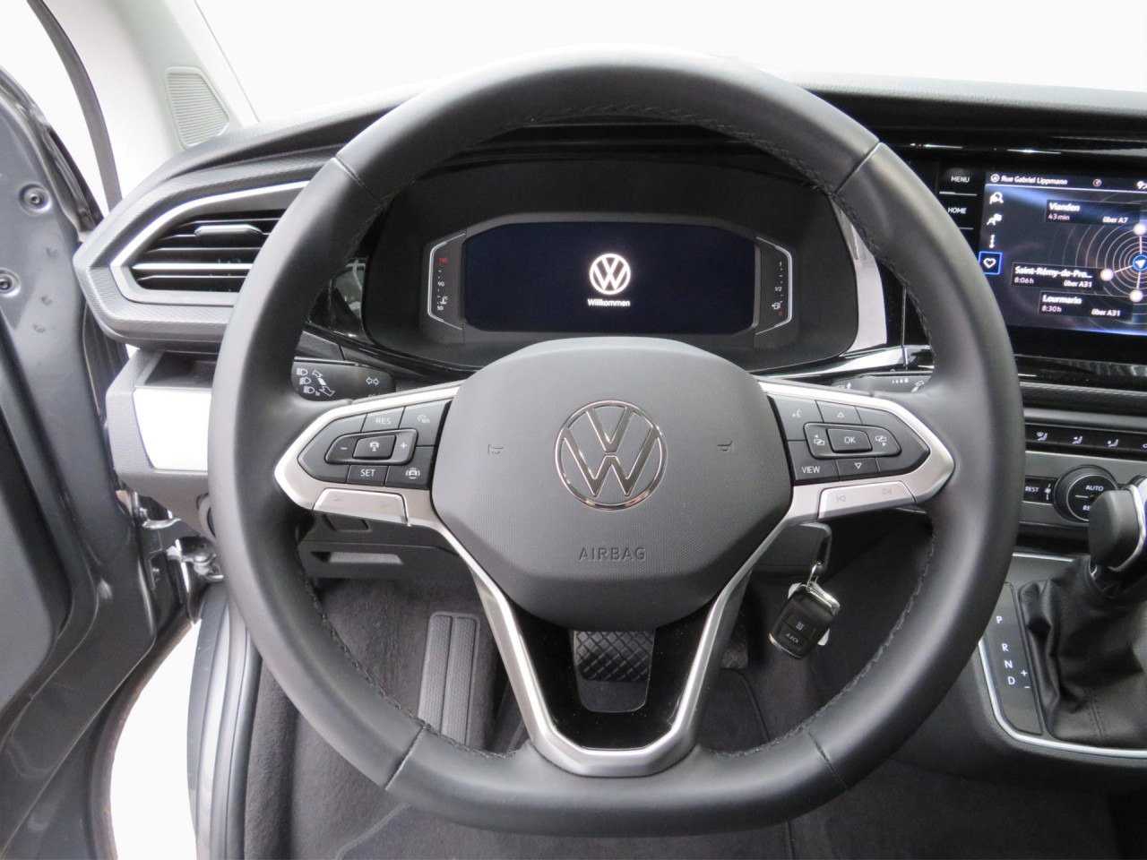 VOLKSWAGEN T6.1 Multivan Comfortline Edition Court Bluetooth - سيارة: صورة 3 VOLKSWAGEN T6.1 Multivan Comfortline Edition Court Bluetooth - سيارة: صورة 3