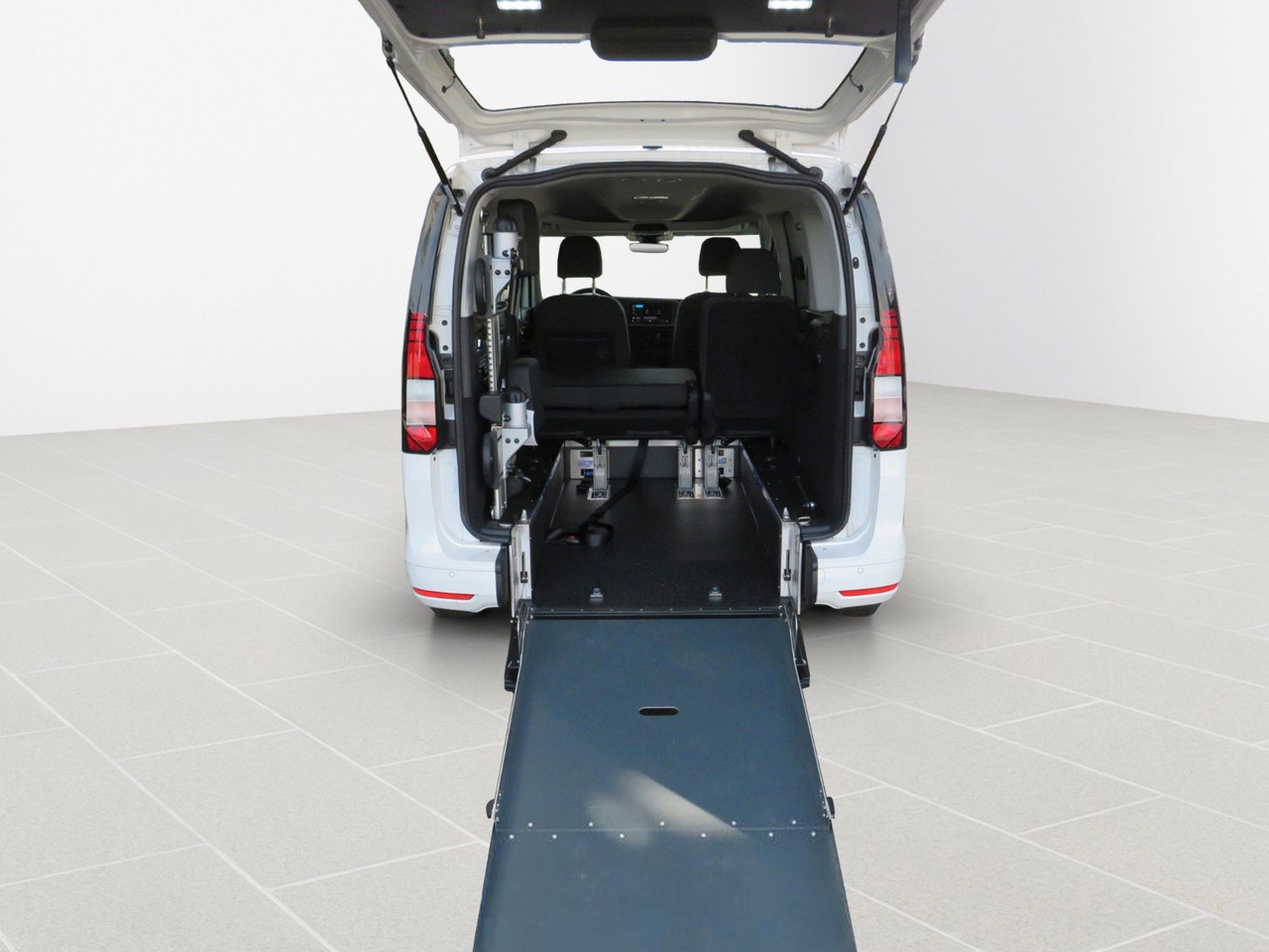 Volkswagen Caddy Maxi Kombi 2.0 TDI Rollstuhl Taxirampe - سيارة: صورة 4 Volkswagen Caddy Maxi Kombi 2.0 TDI Rollstuhl Taxirampe - سيارة: صورة 4