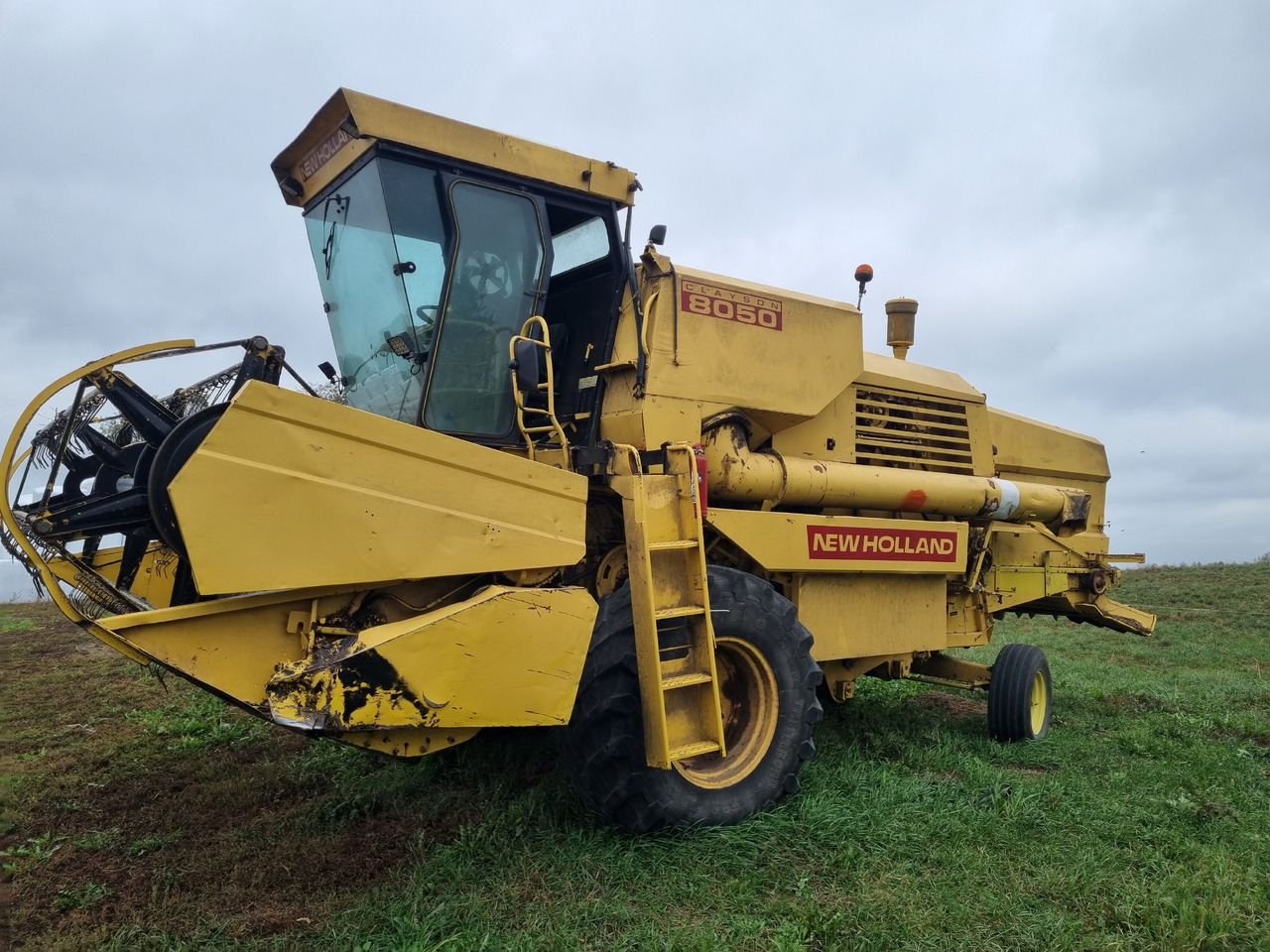 New Holland 8050 - حصادة موحَّدة: صورة 1 New Holland 8050 - حصادة موحَّدة: صورة 1